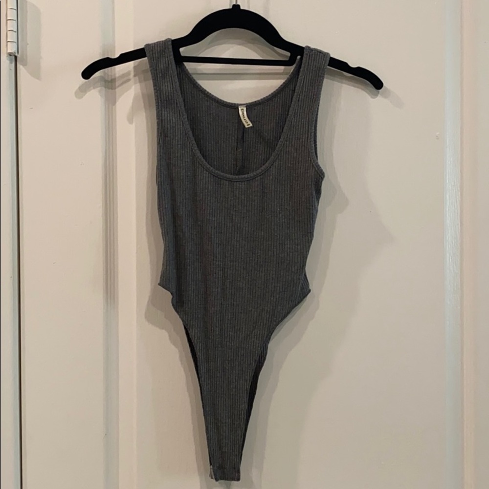 WOMENS LF EMMA & SAM XS GRAY RIBBED HIGH CUT BODYSUIT🩶🩱